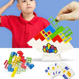Jeu d’équilibre avec pièces à empiler pour garçon